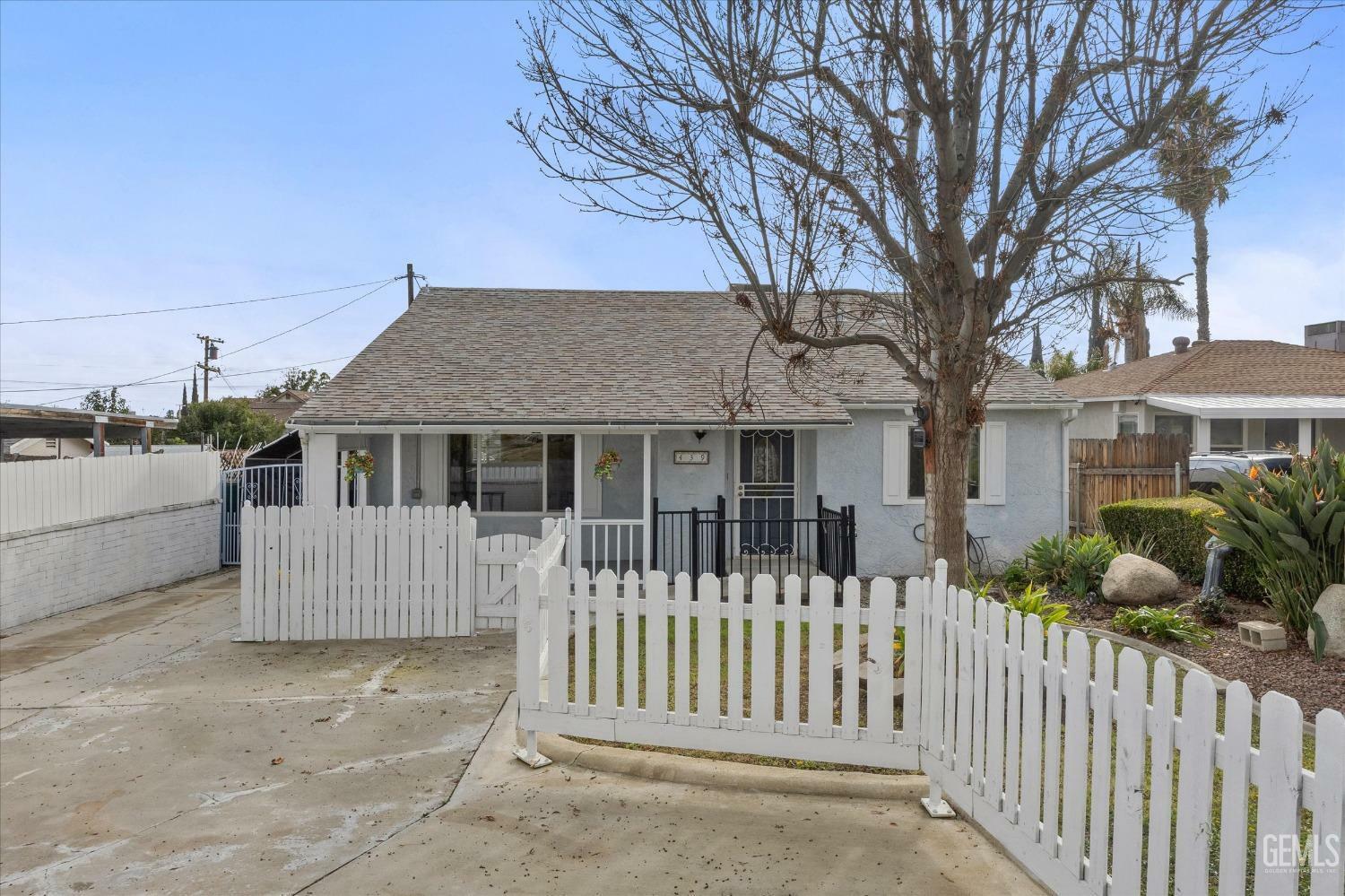 439 Poplar Avenue  Bakersfield CA 93305 photo