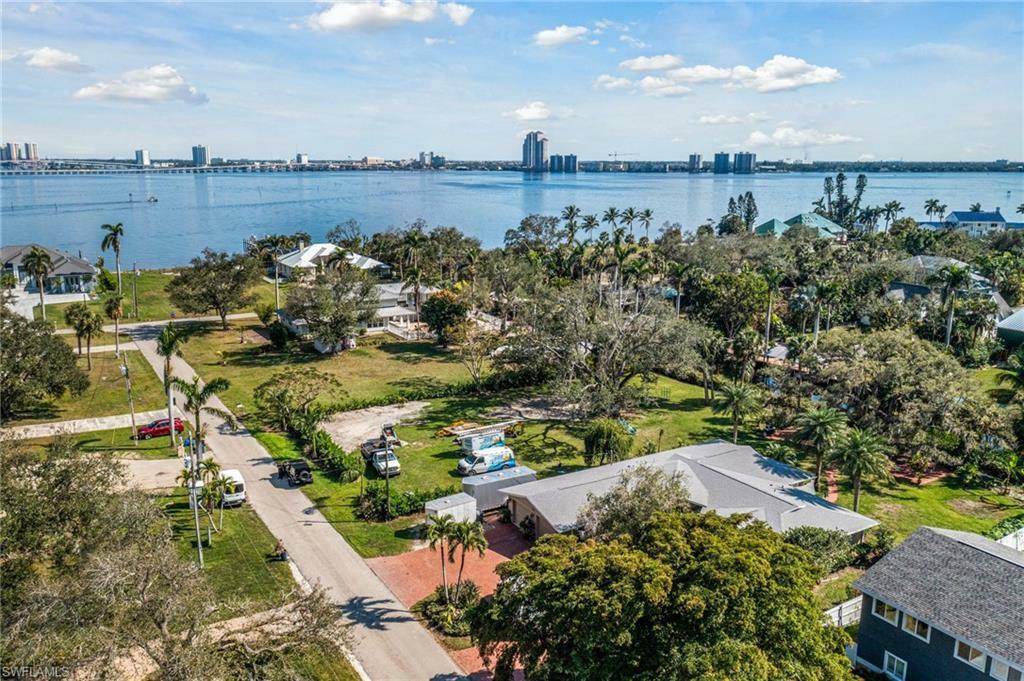 Property Photo: 74 Aqua Ln FL 33903