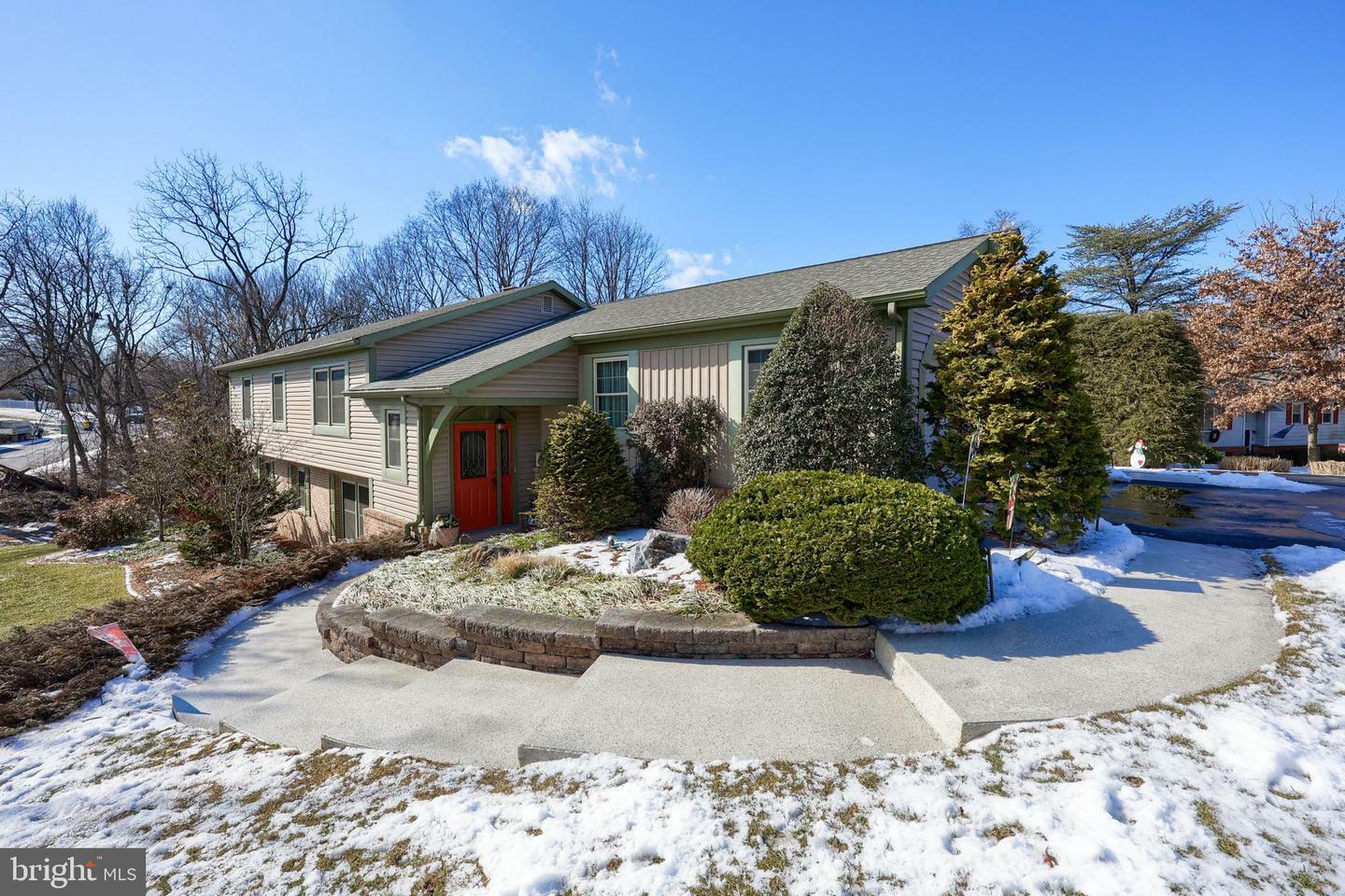 Property Photo:  1 Mayapple Drive  PA 17036 