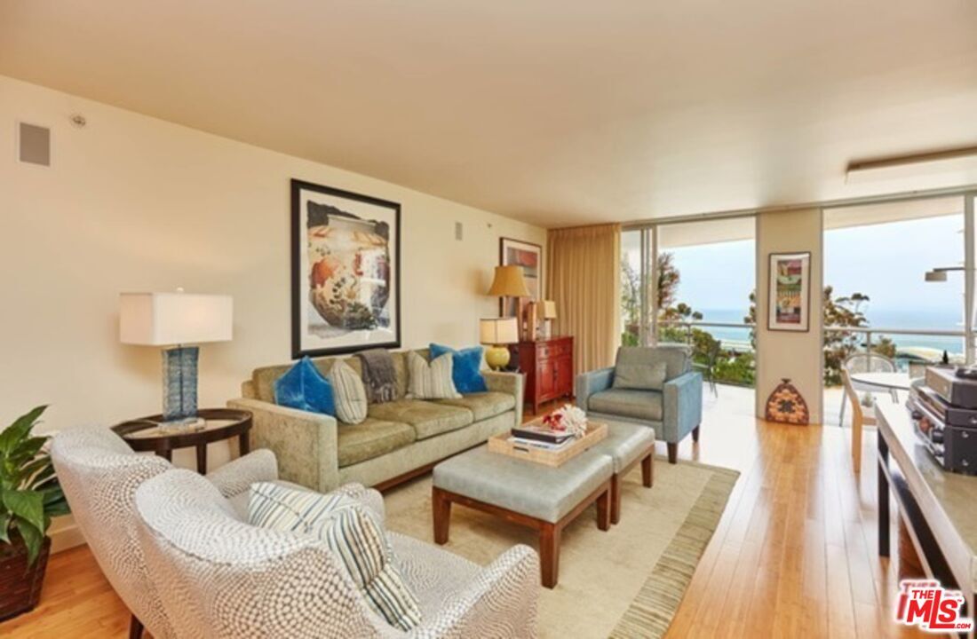 Property Photo:  201  Ocean Ave 604B  CA 90402 