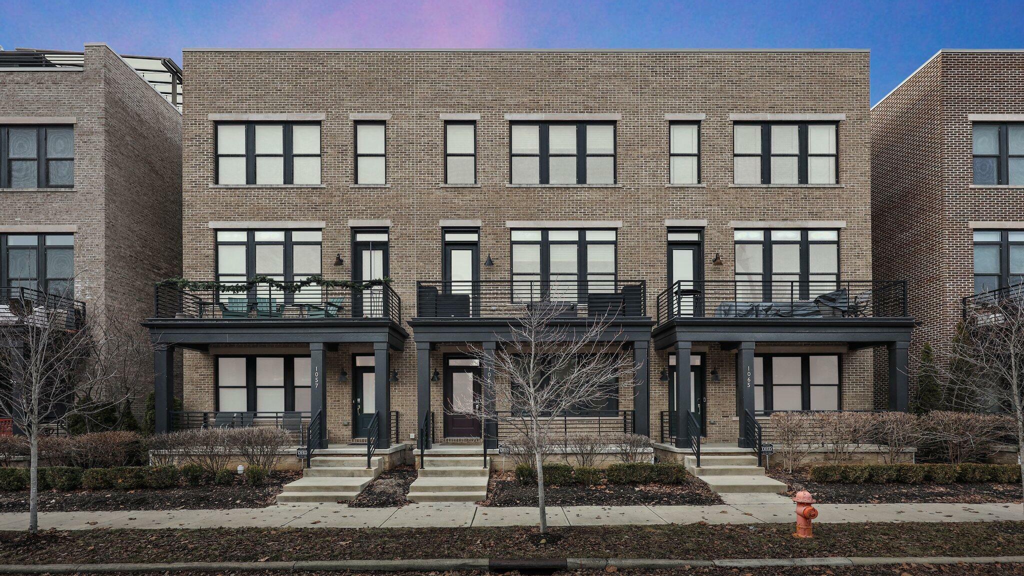 Property Photo: 1061 Harrison Park Place OH 43201