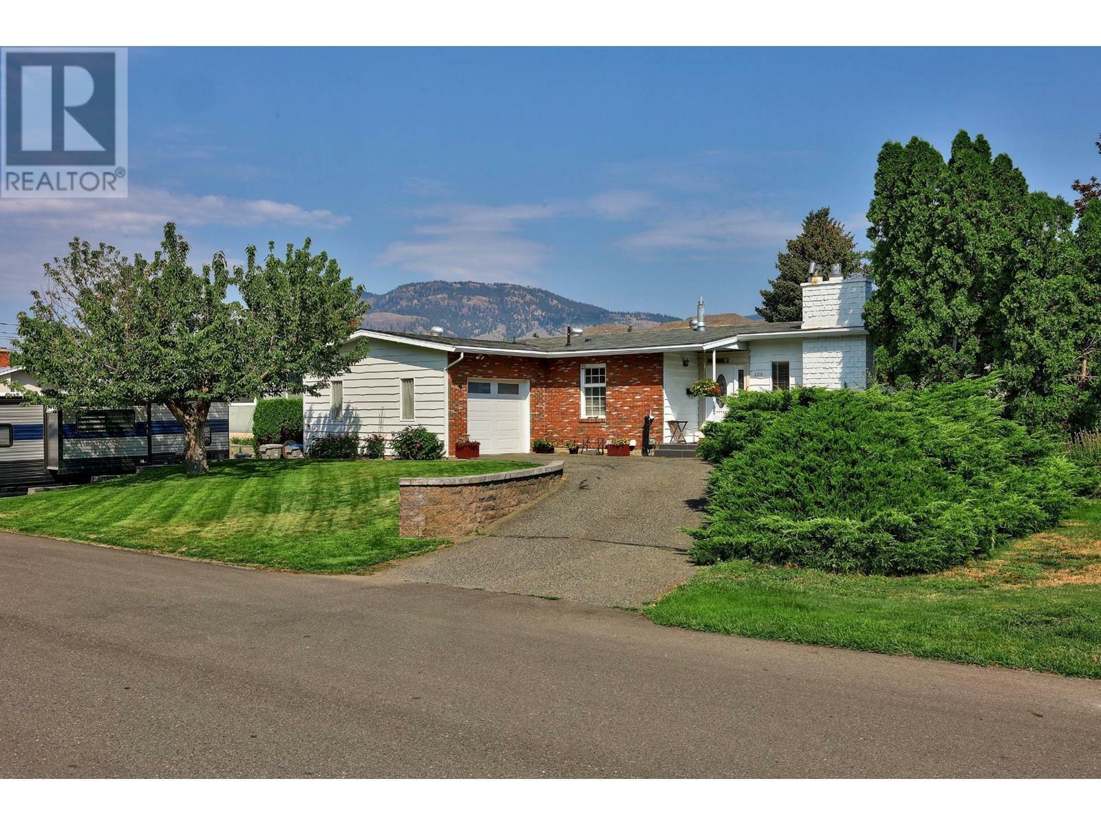 Property Photo:  2370 Greenfield Avenue  BC V2B 4P4 