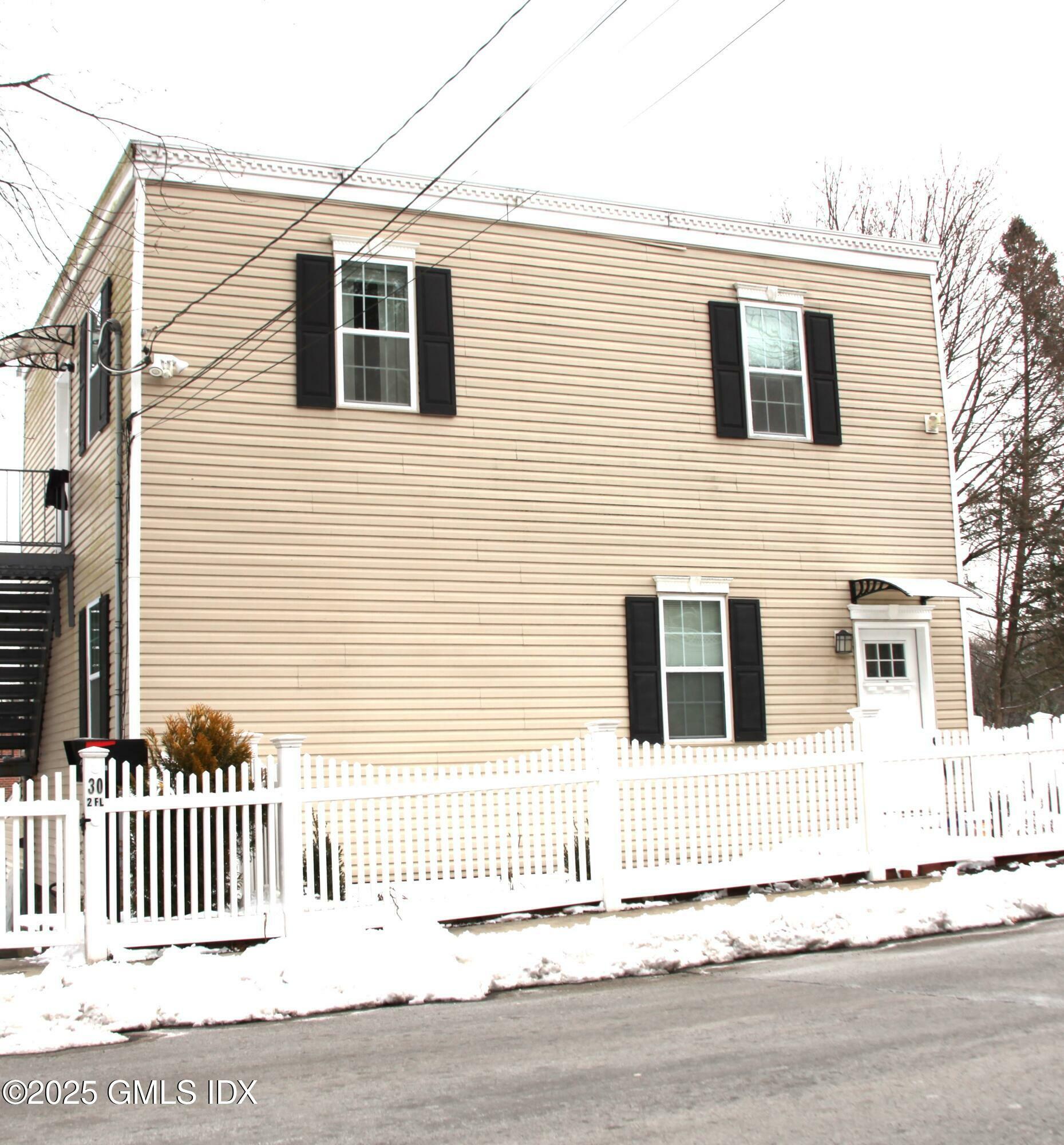 Property Photo:  30 Glenville Street 1  CT 06831 