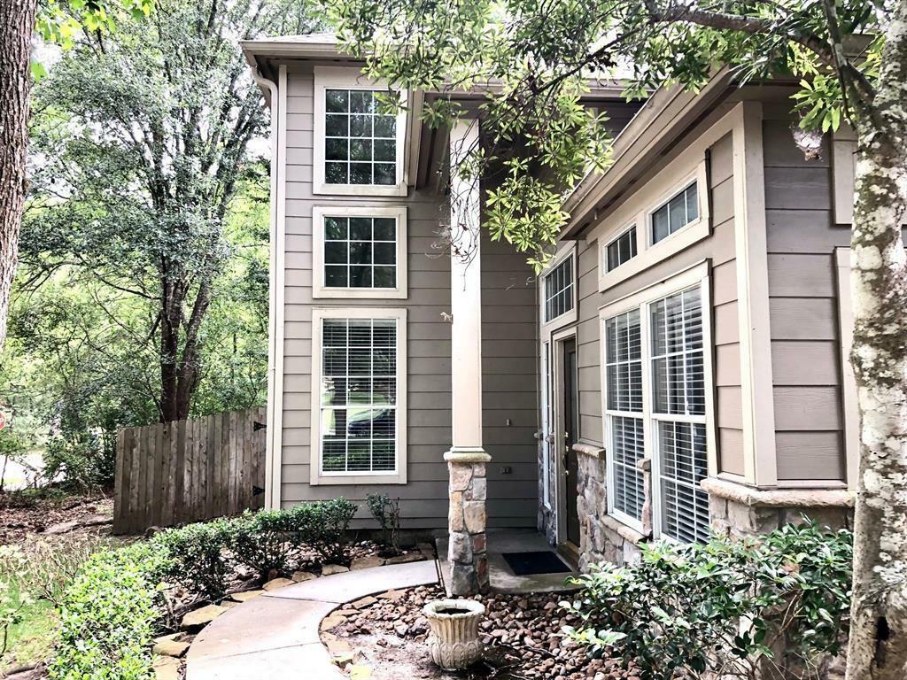 Property Photo:  198 N Valley Oaks Cir Circle  TX 77382 