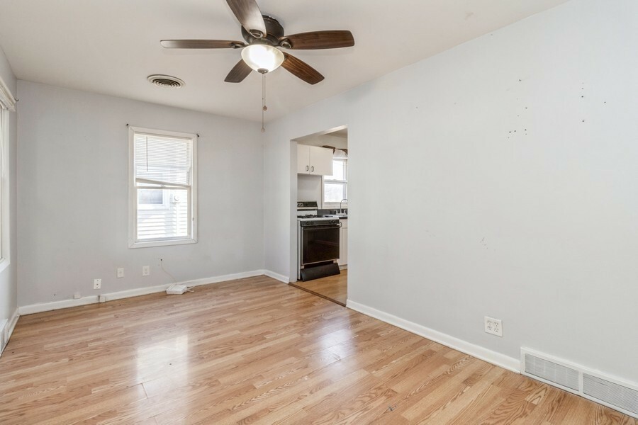 Property Photo:  609 E Edison Avenue  IA 50315 