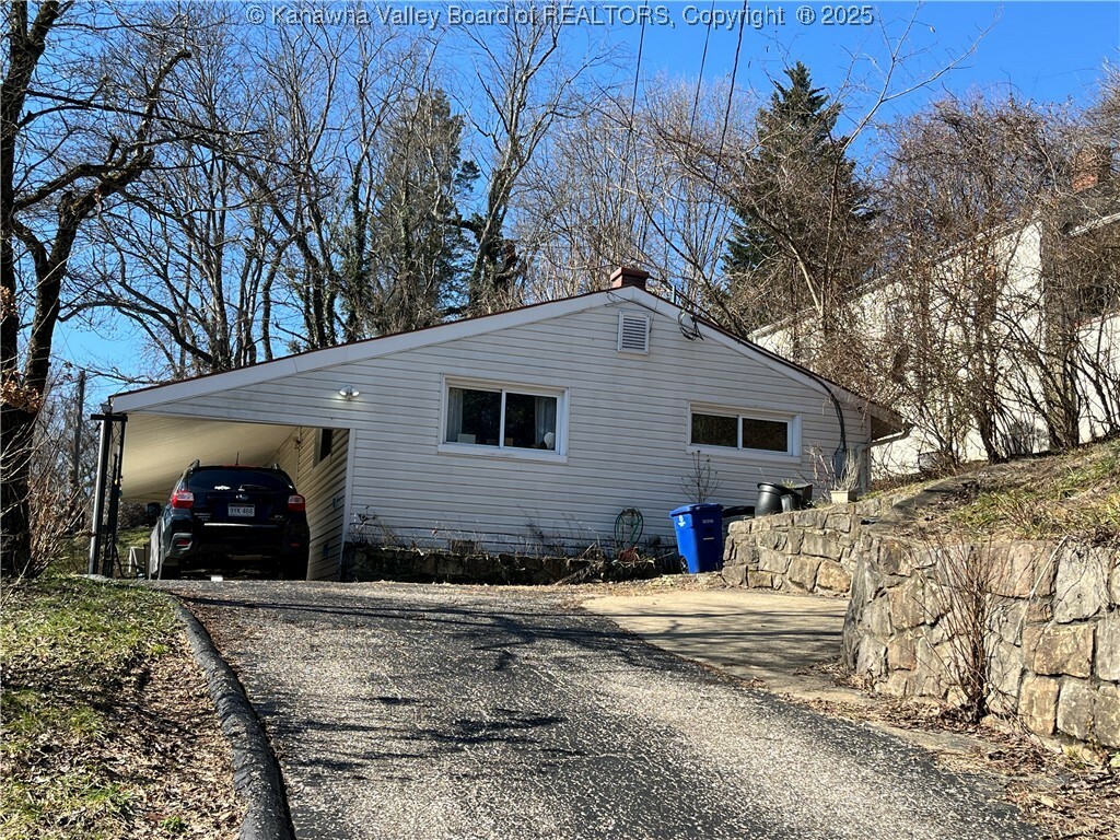 Property Photo:  1527 Bridge Road  WV 25314 