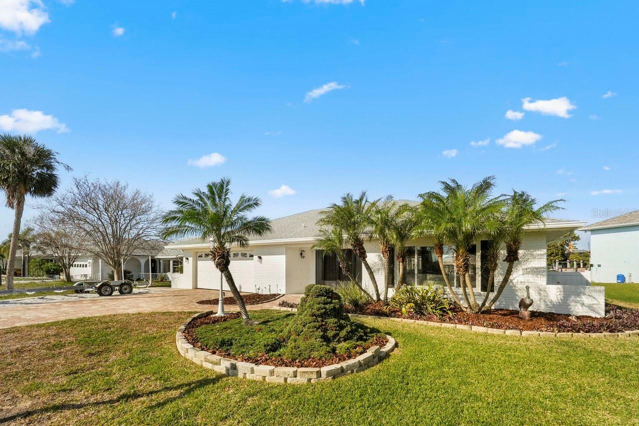 Property Photo:  6322 Cottonwood Lane  FL 33572 