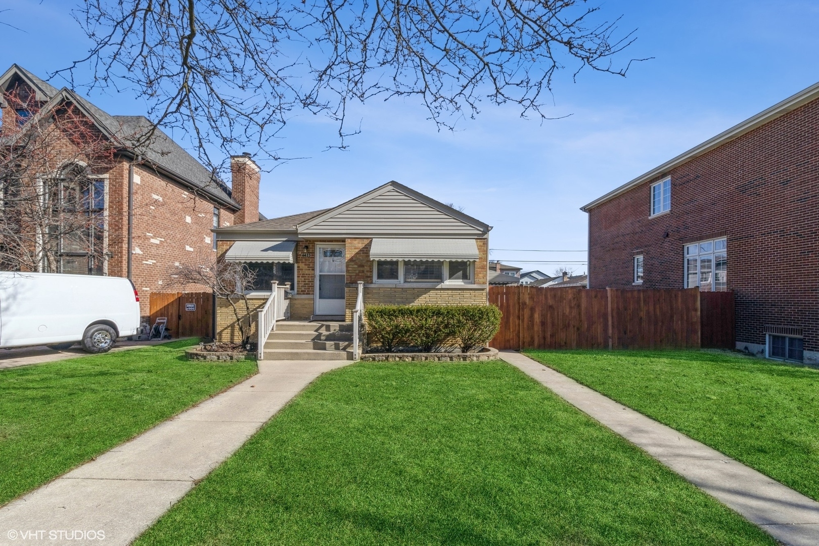 Property Photo:  6623 N Octavia Avenue  IL 60631 