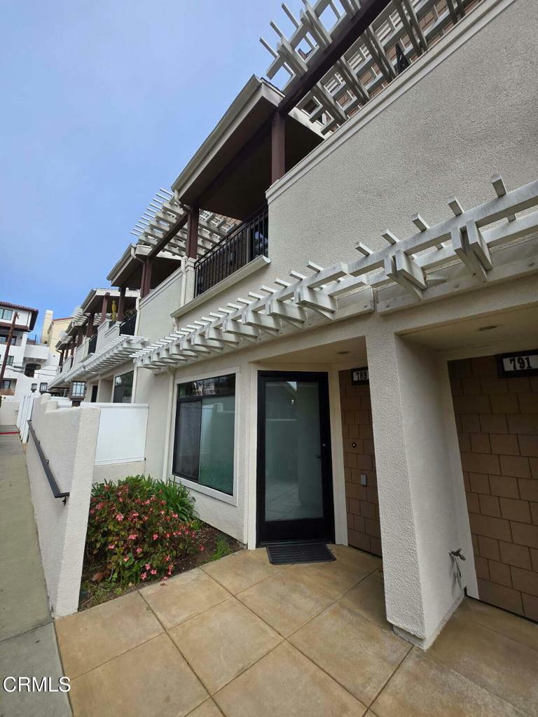 Property Photo:  789 Santa Clara Street 12  CA 93001 