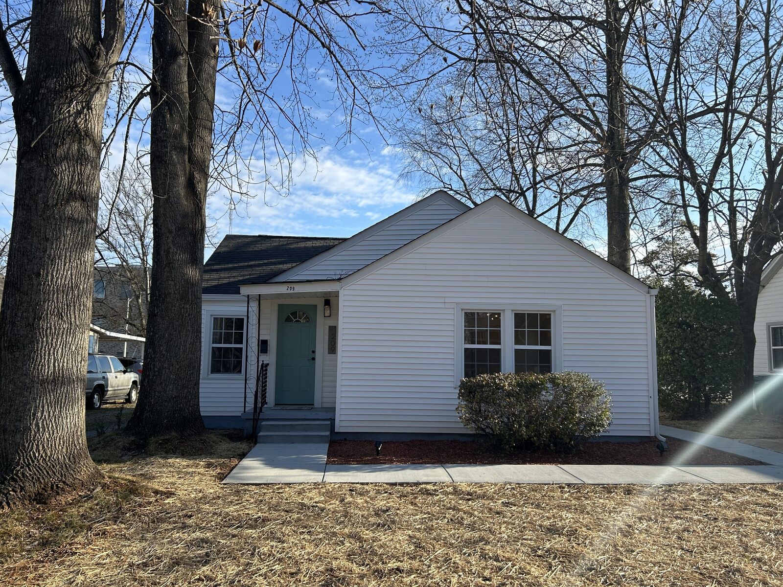 Property Photo:  209 S High St  TN 37398 