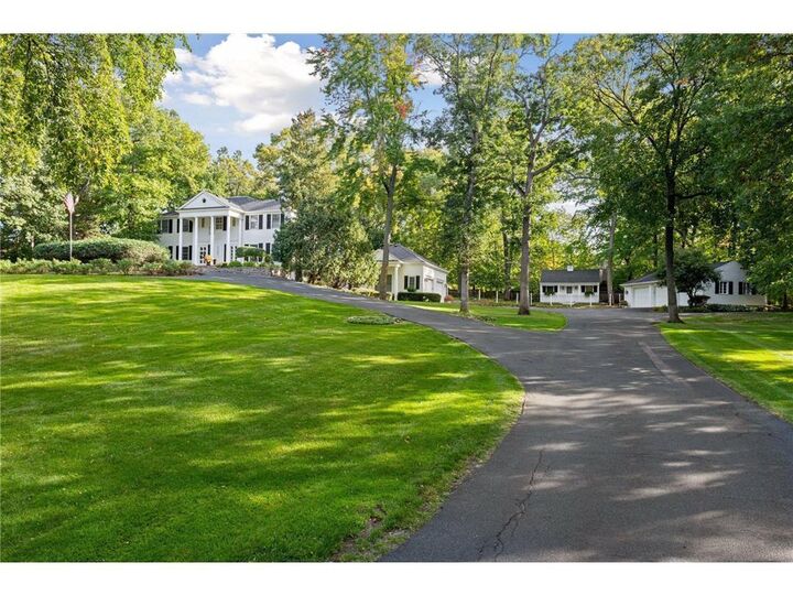 6321 Interlachen Boulevard  Edina MN 55436 photo