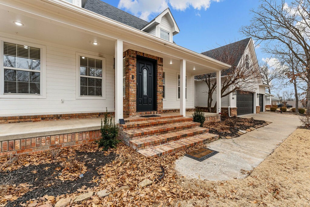 Property Photo:  2407 NW Rita Way  AR 72712 