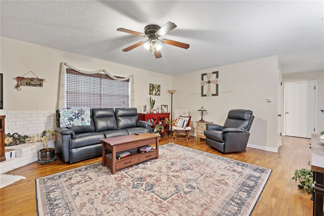 Property Photo:  313 N Giles Avenue  AR 72734 