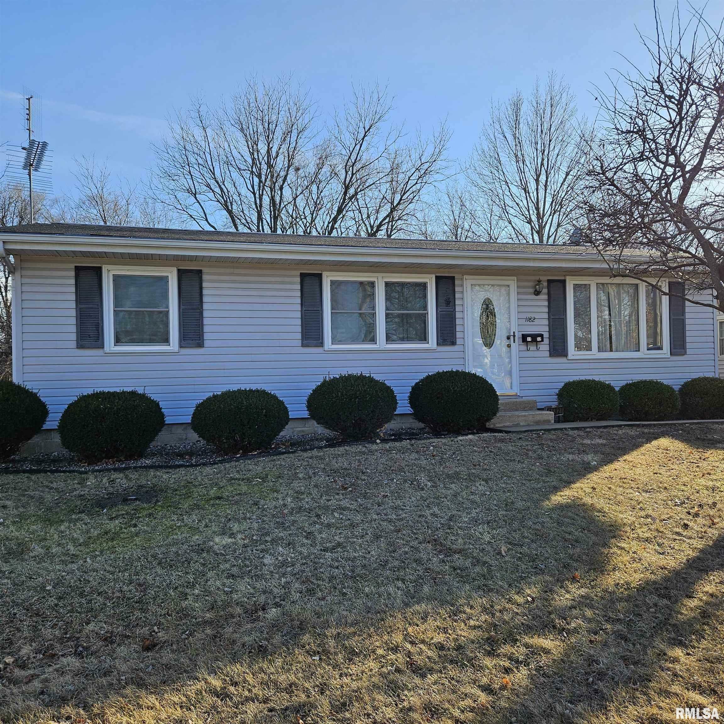 Property Photo:  1182 Greenleaf Street  IL 61401 