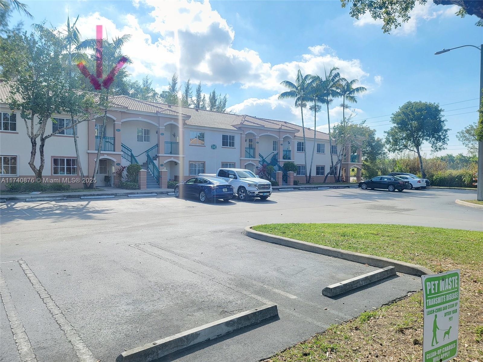 Property Photo: 1240 SE 31st Ct 202-32 FL 33035
