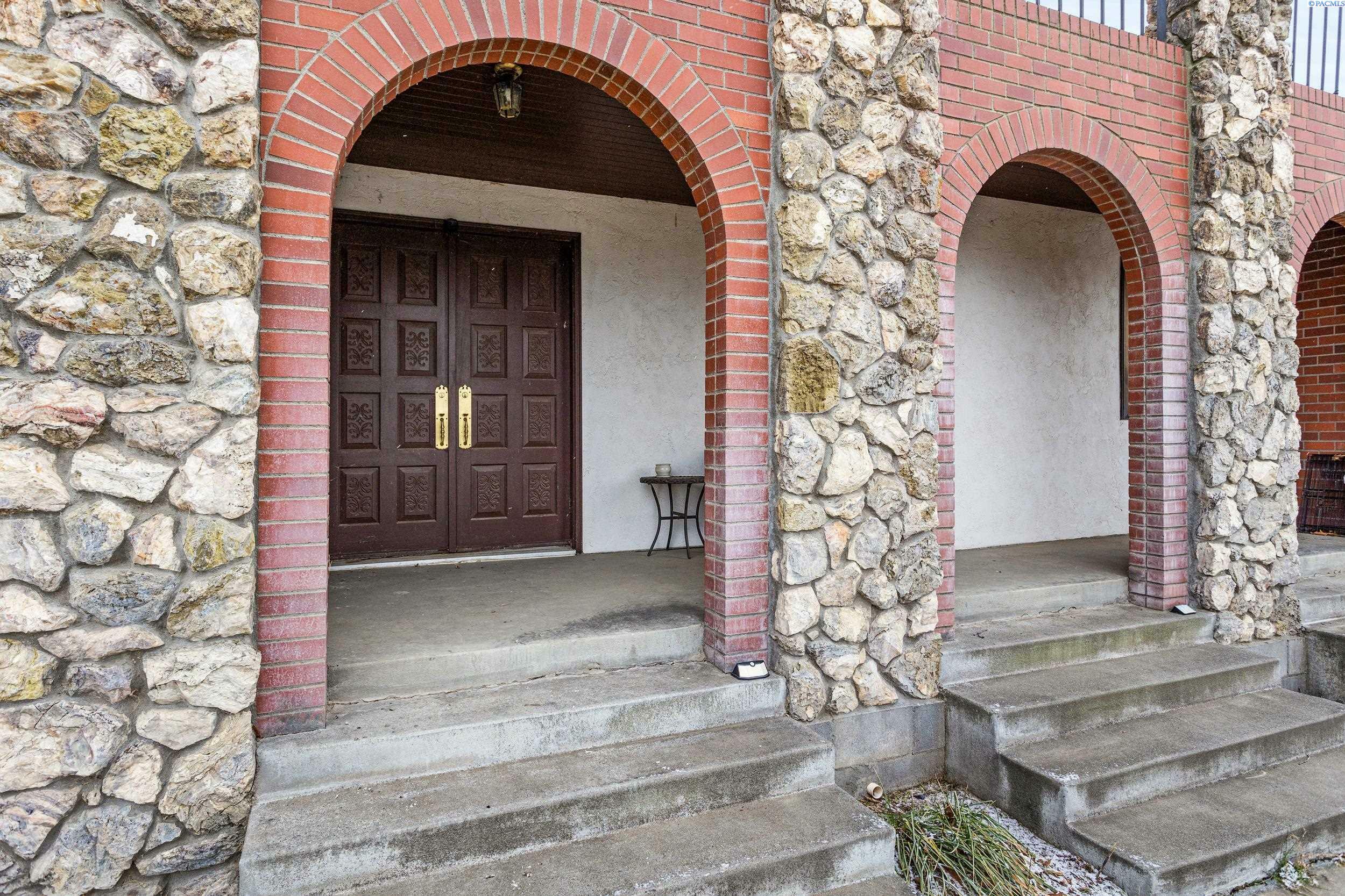 Property Photo: 12101 S Smith Rd WA 99350