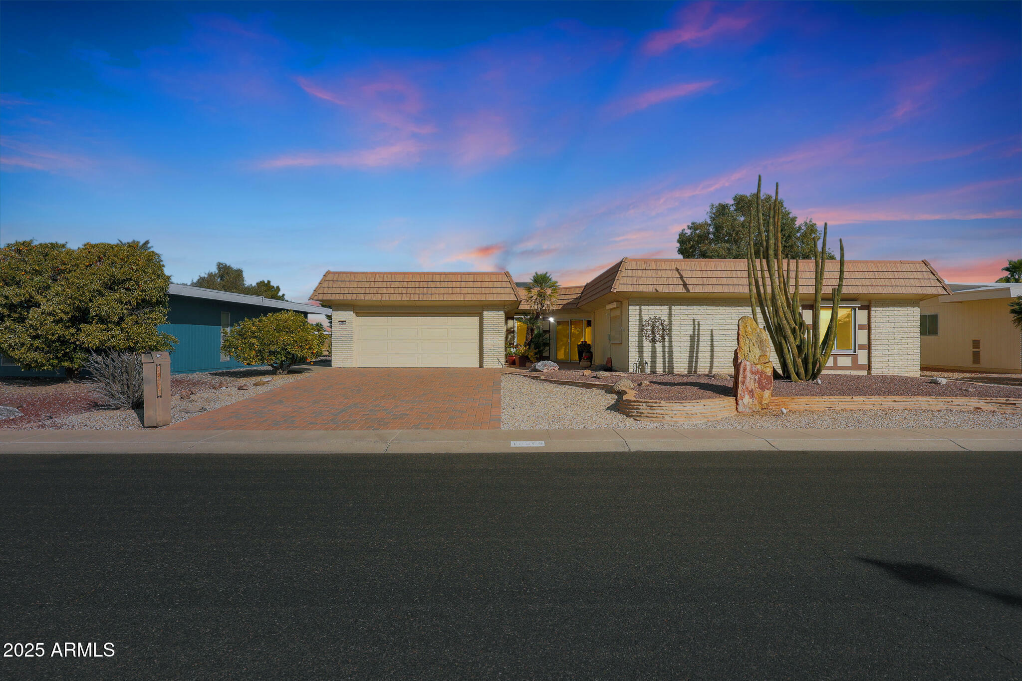 Property Photo: 10902 W Palmeras Drive AZ 85373