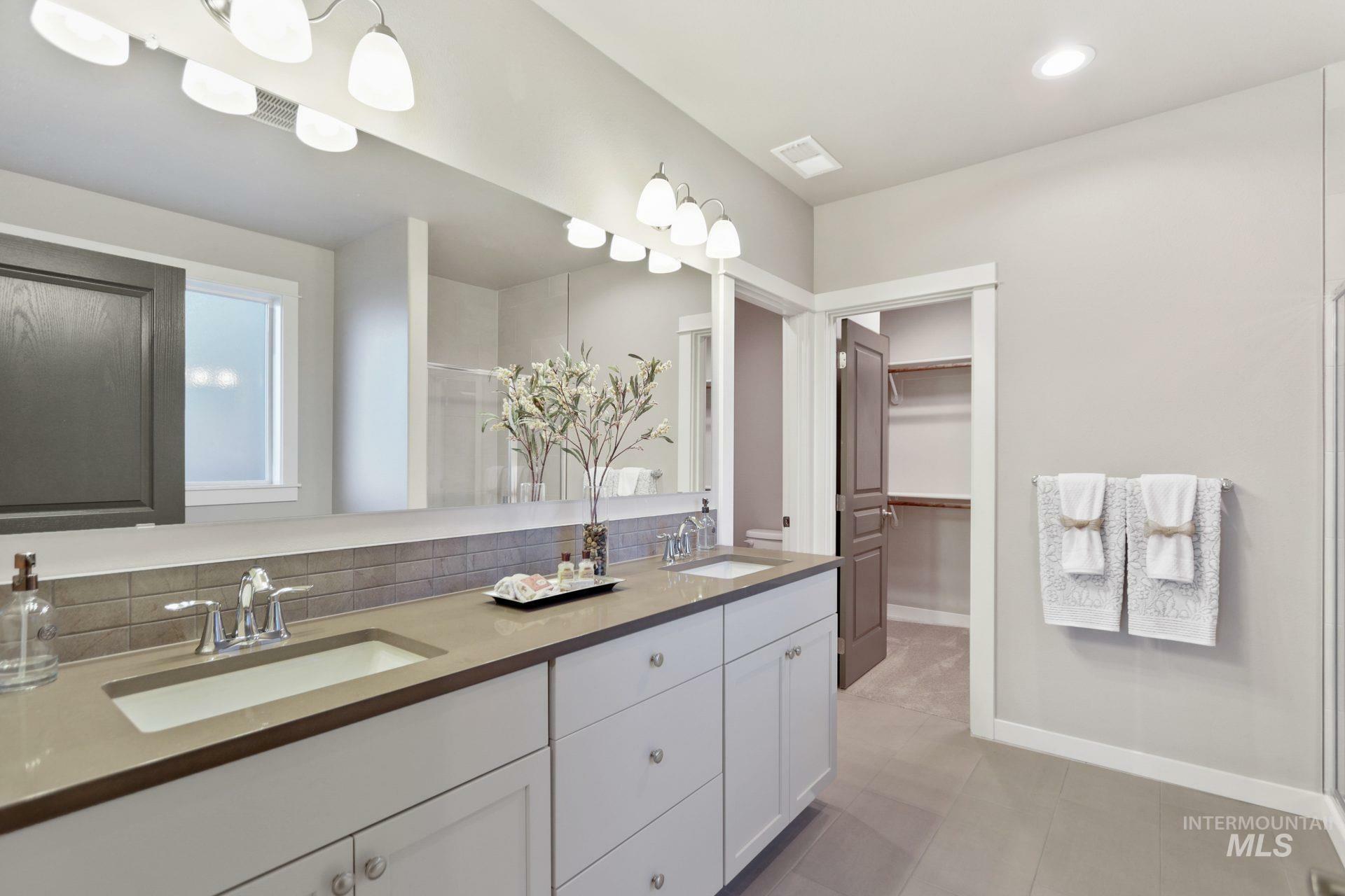 Property Photo: 606 Carita Ave Orchard ID 83605