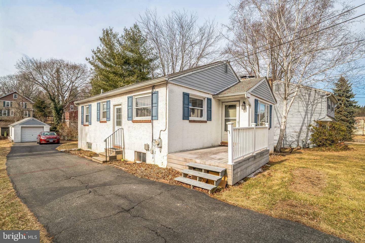 Property Photo:  536 Smedley Avenue  PA 19063 