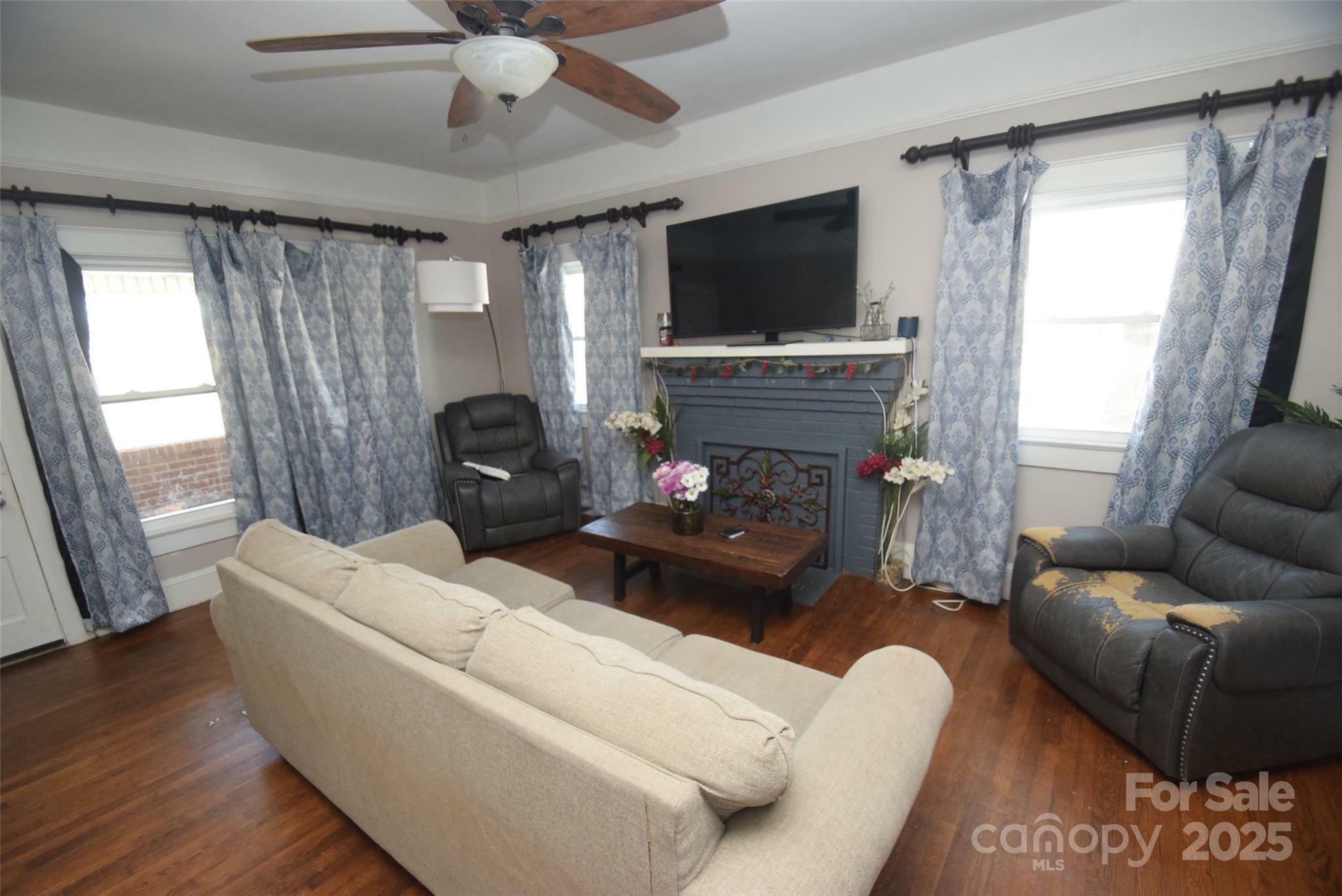 Property Photo:  604 Pearl Avenue  NC 28083 