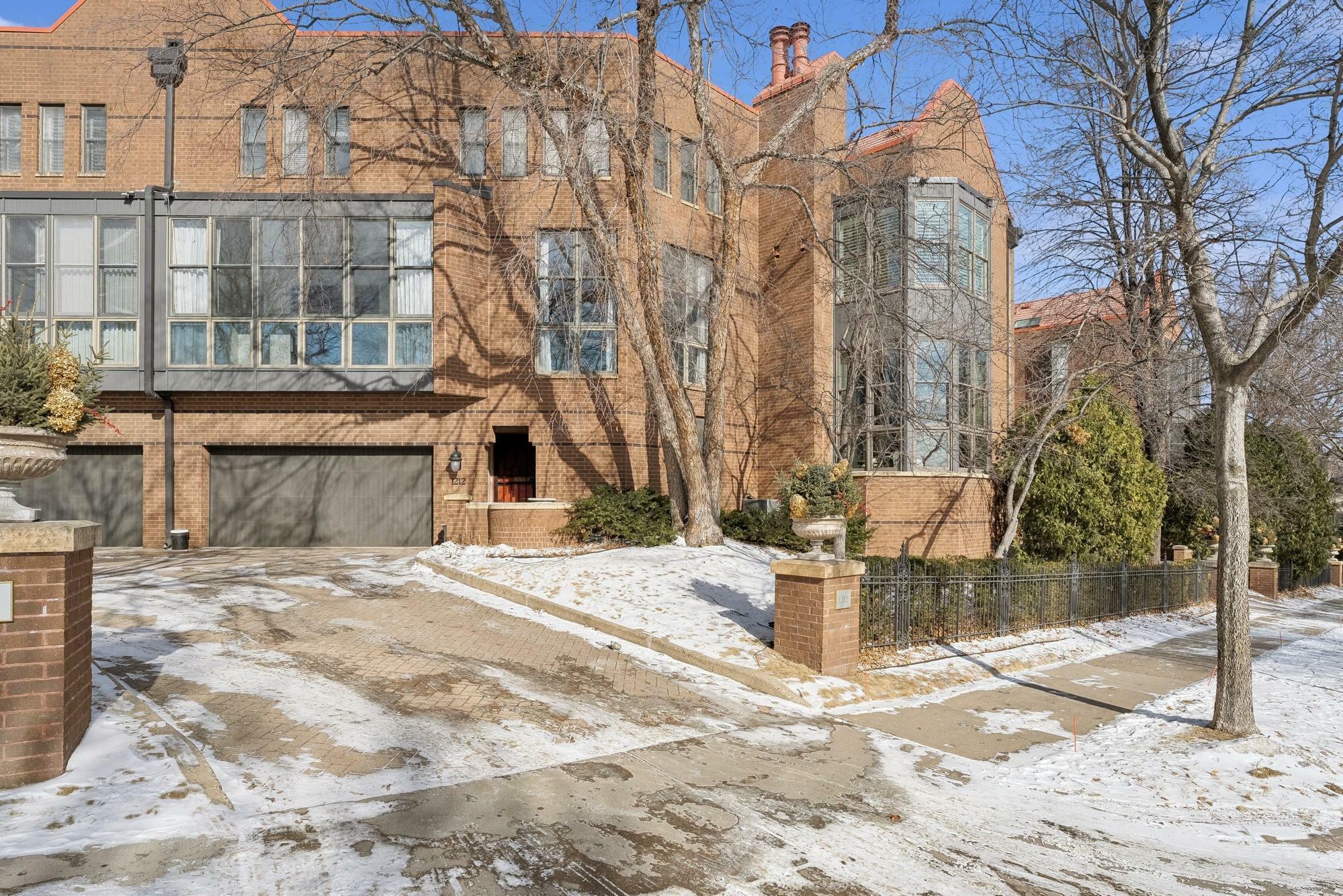 Property Photo:  1212 Mount Curve Avenue  MN 55403 