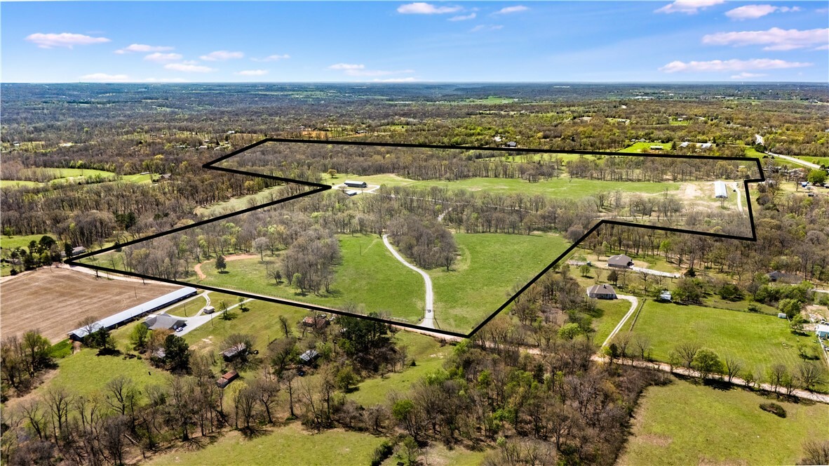 Property Photo: 13045 Bluebird Road AR 72736