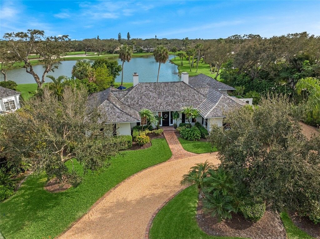 Property Photo: 190 Oleander Way FL 32963