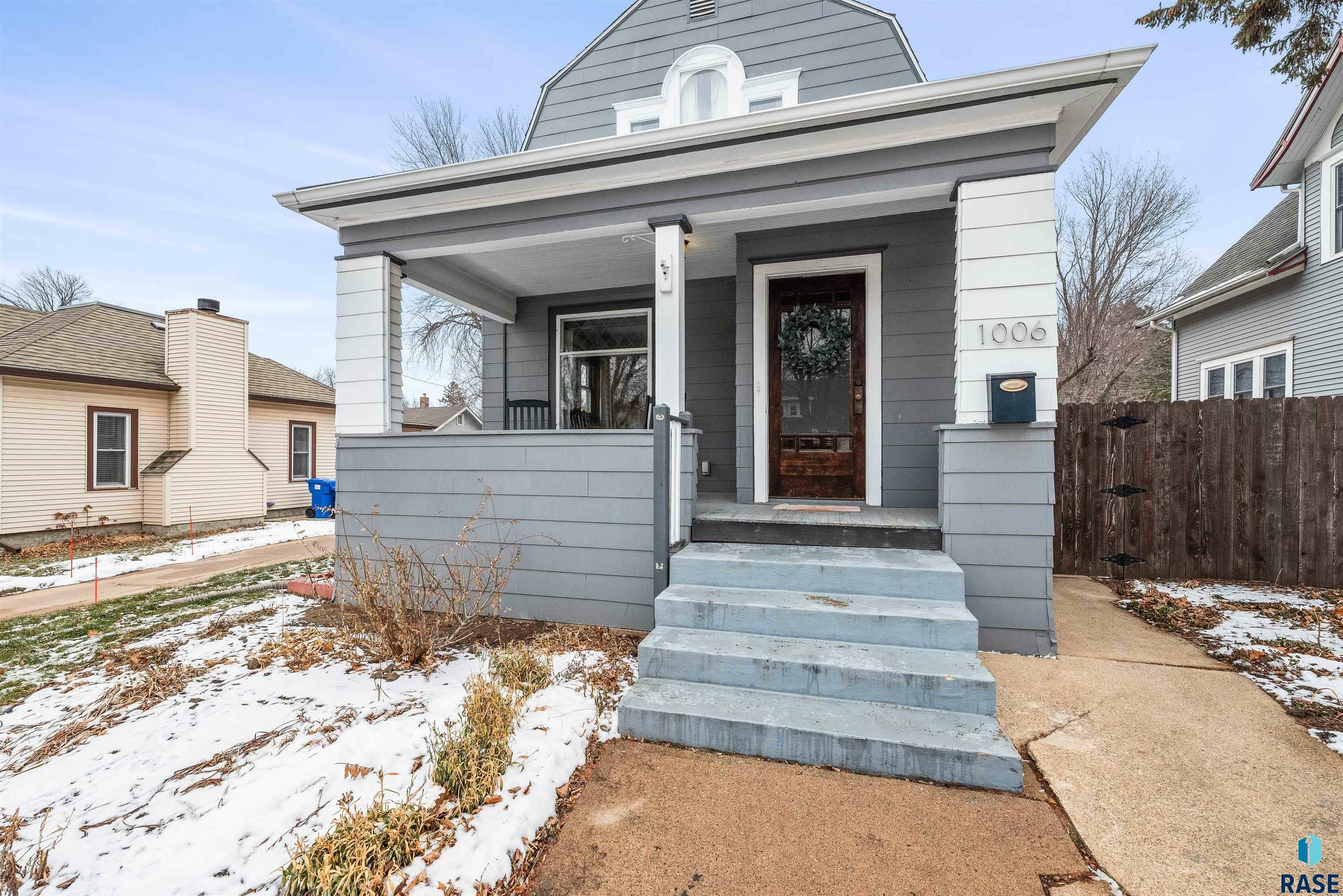 Property Photo:  1006 S 3rd Ave  SD 57105 