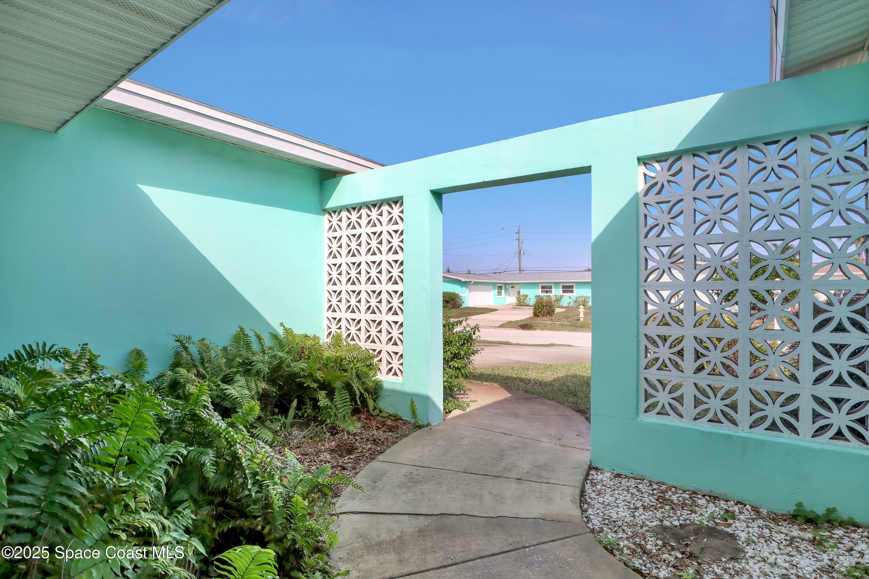 Property Photo:  927 Golden Beach Boulevard  FL 32937 