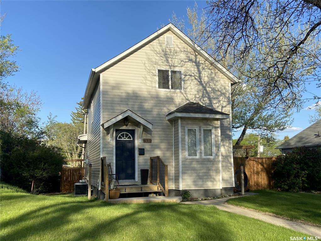 Property Photo:  467 1st Avenue NE  SK S9H 2B5 