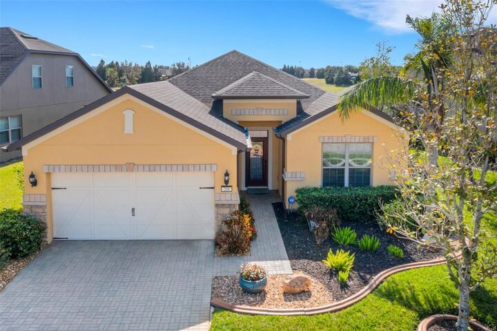 Property Photo: 208 Almeria Way FL 33837