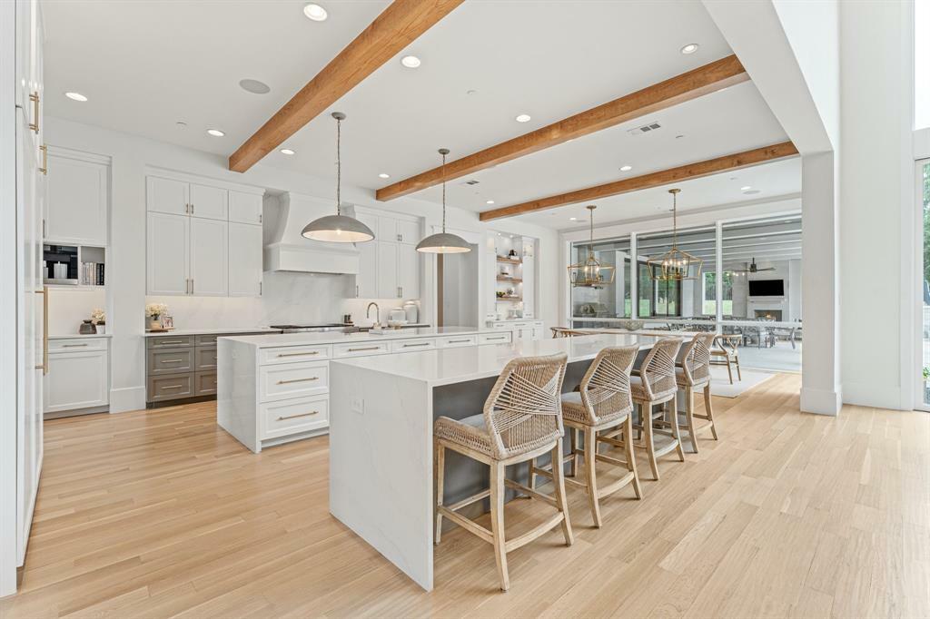 Property Photo: 1405 Ridge Circle TX 76262