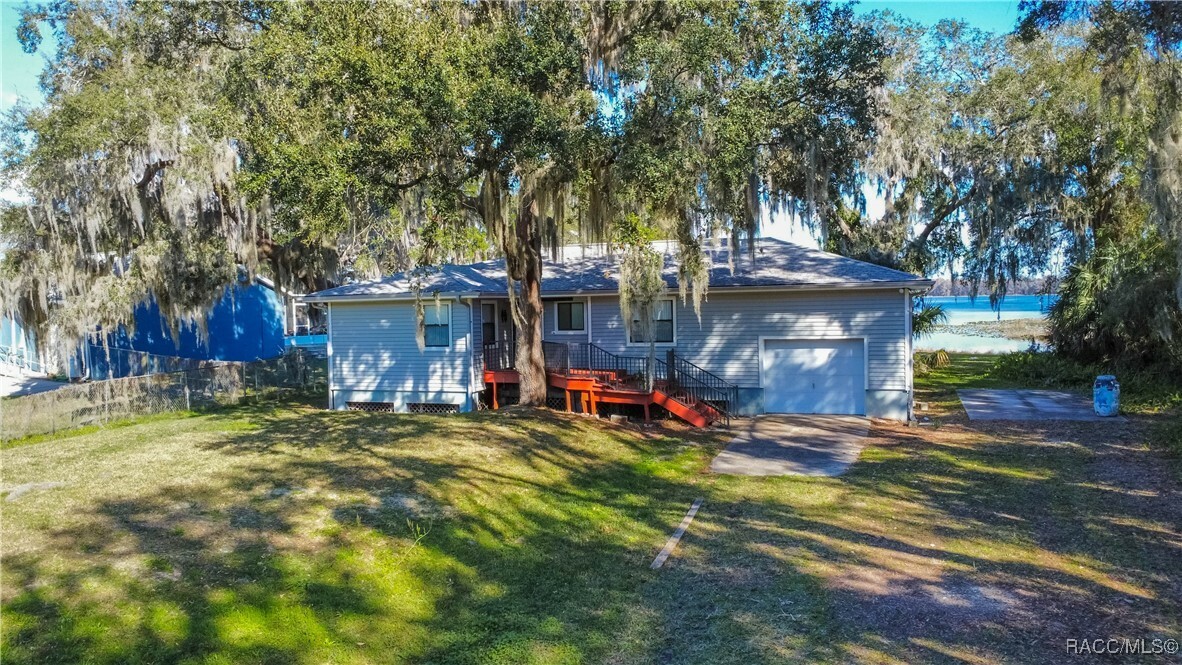 Property Photo: 7722 E Allen Drive FL 34450