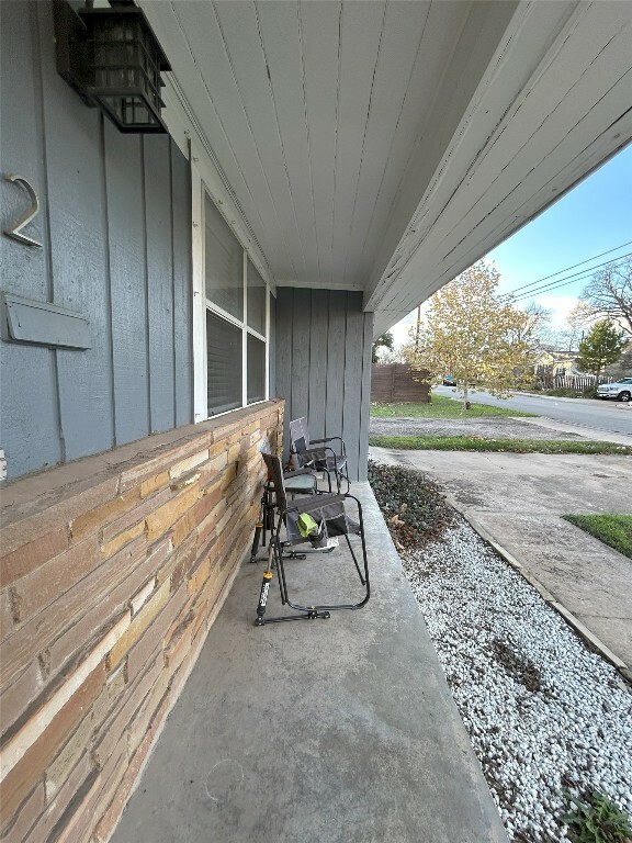 Property Photo:  612 E 15th Street  TX 78626 