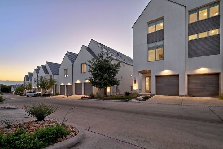 2512 Watkins Way  Austin TX 78746 photo