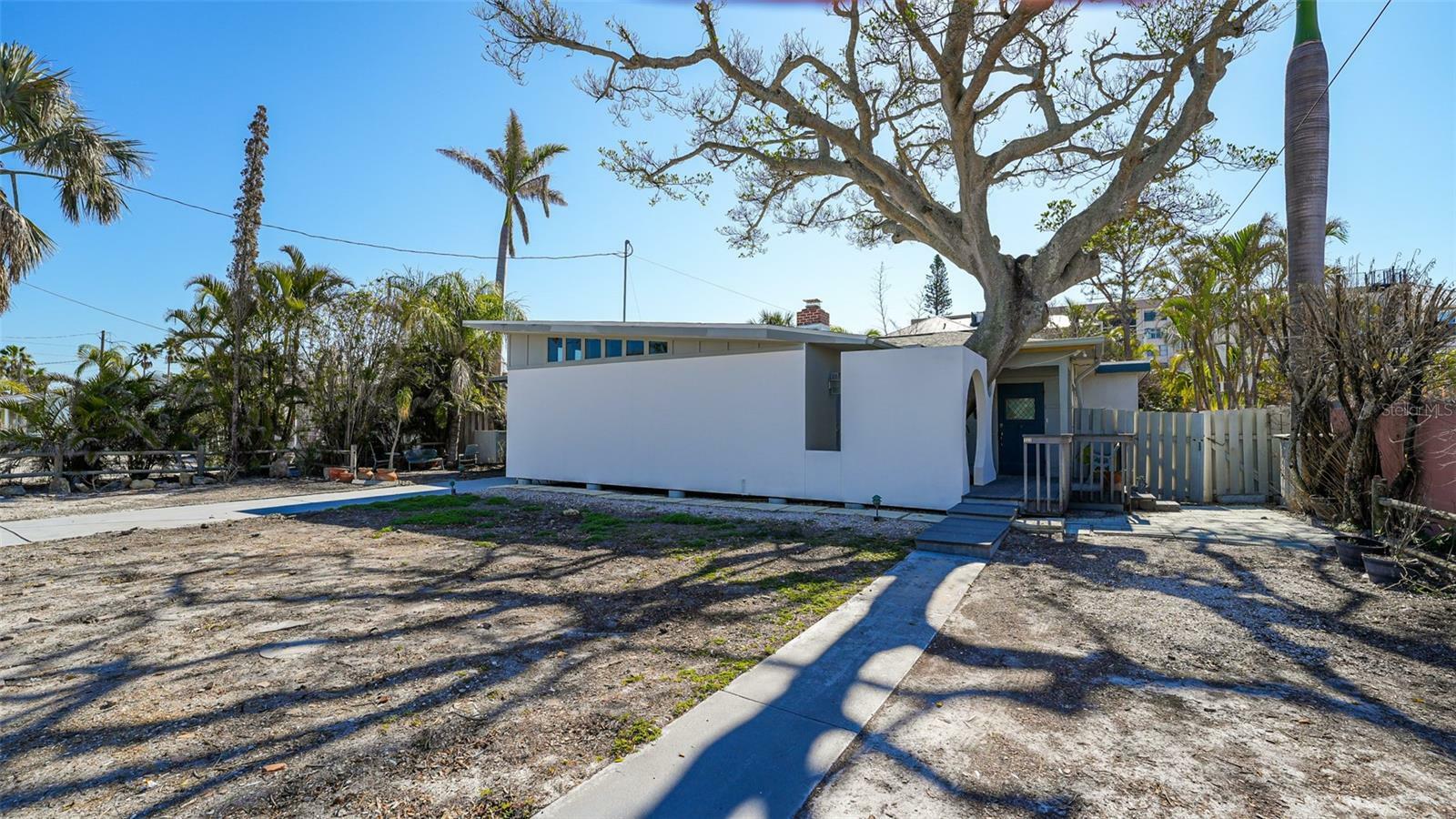 Property Photo:  132 Harrison Drive  FL 34236 