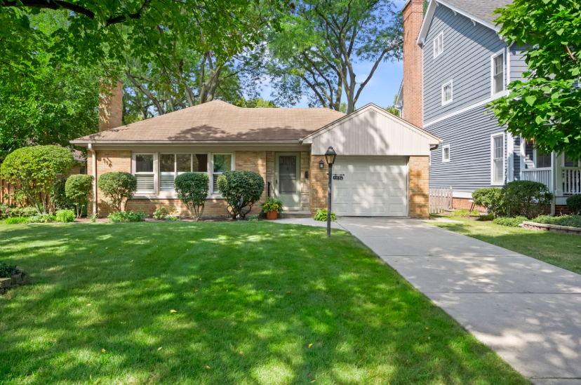 Property Photo:  4832 Central Avenue  IL 60558 