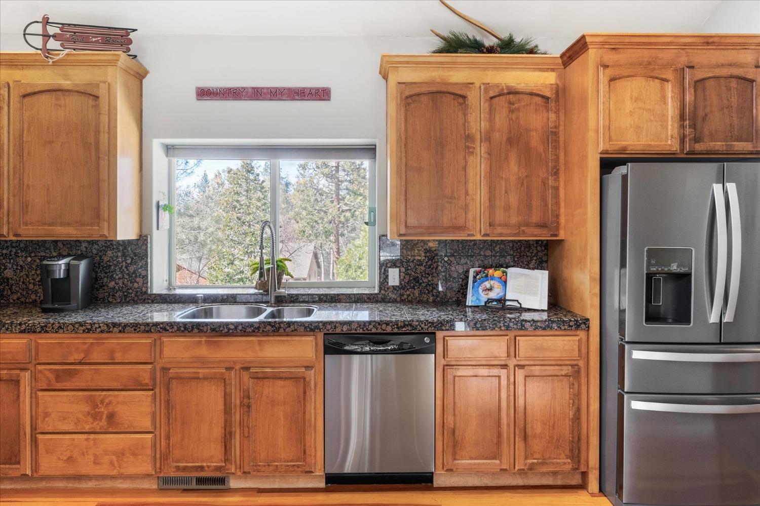 Property Photo: 213 Lupine Lane CA 95247