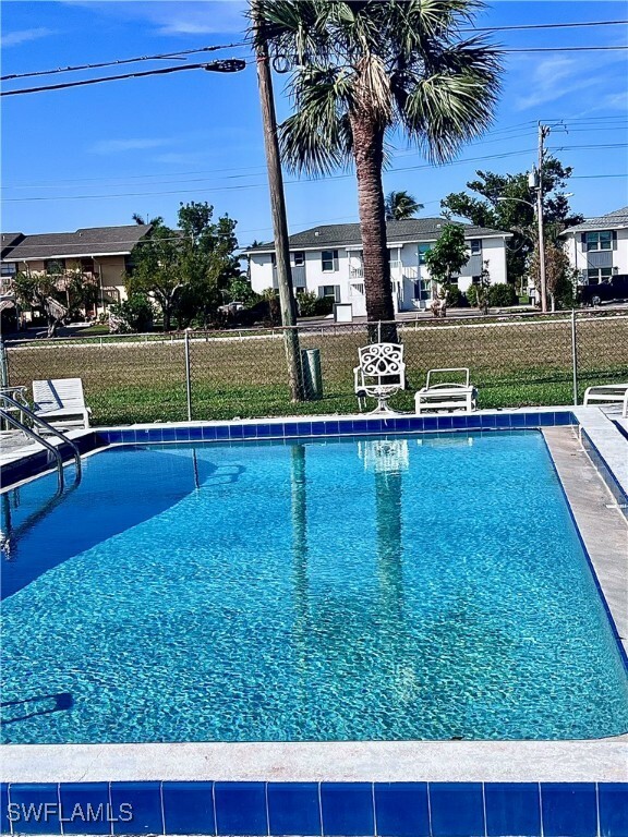 Property Photo:  423 Cape Coral Parkway W 103  FL 33914 