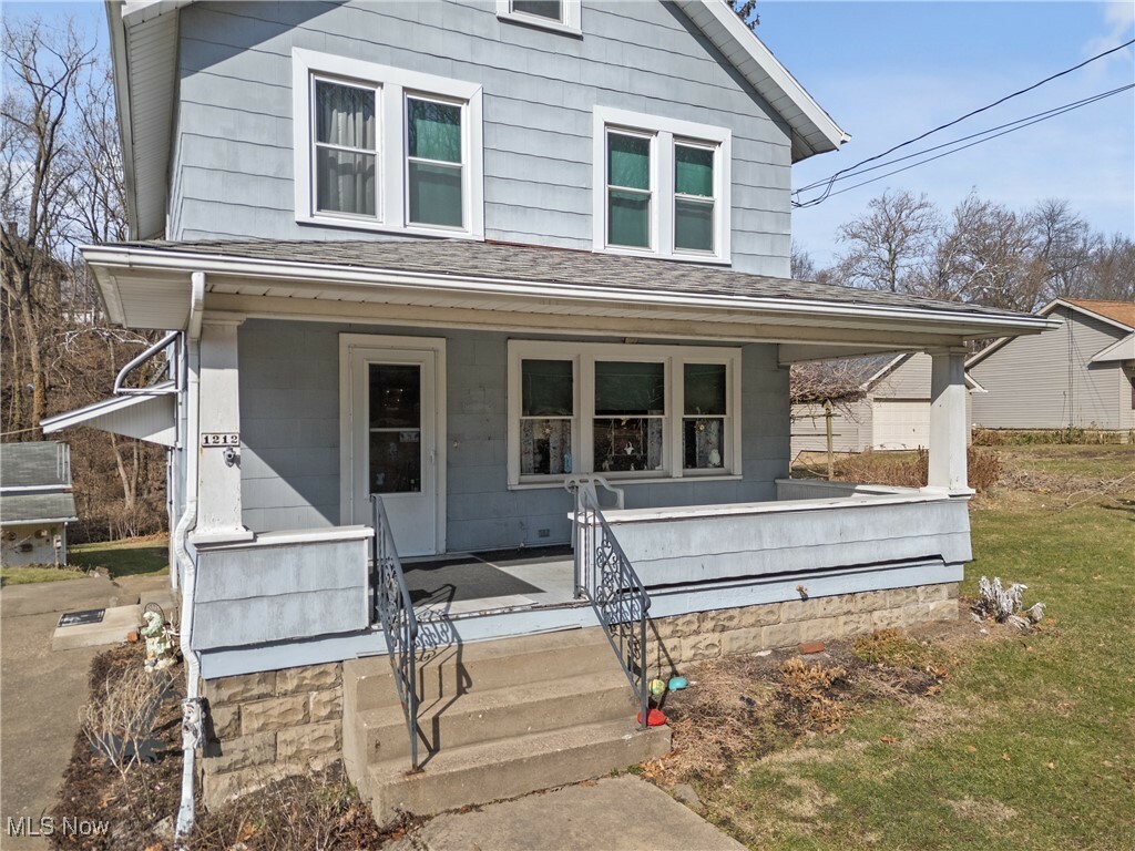 Property Photo:  1212 Tremont Avenue SE  OH 44646 