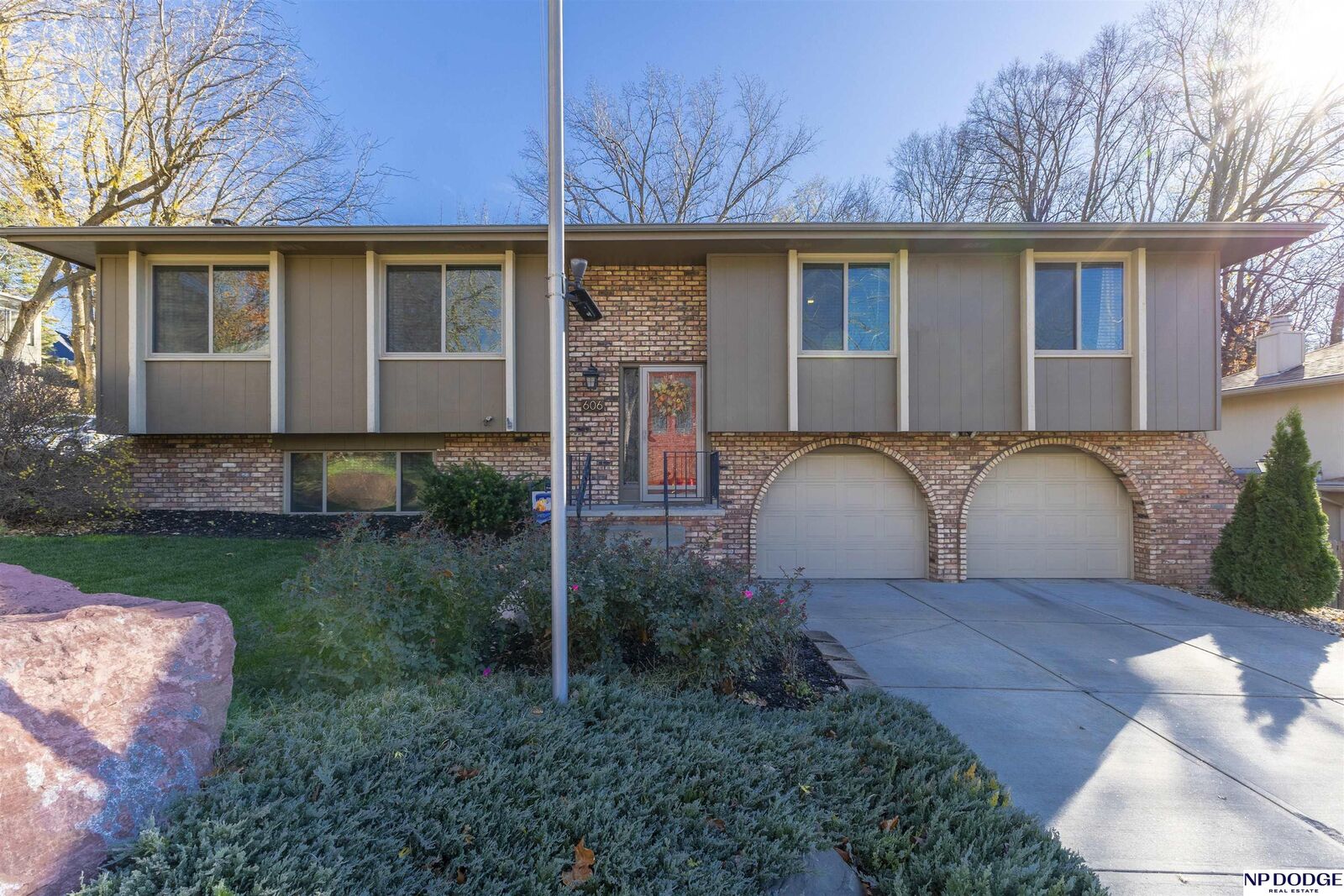 Property Photo: 606 Martin Drive NE 68005