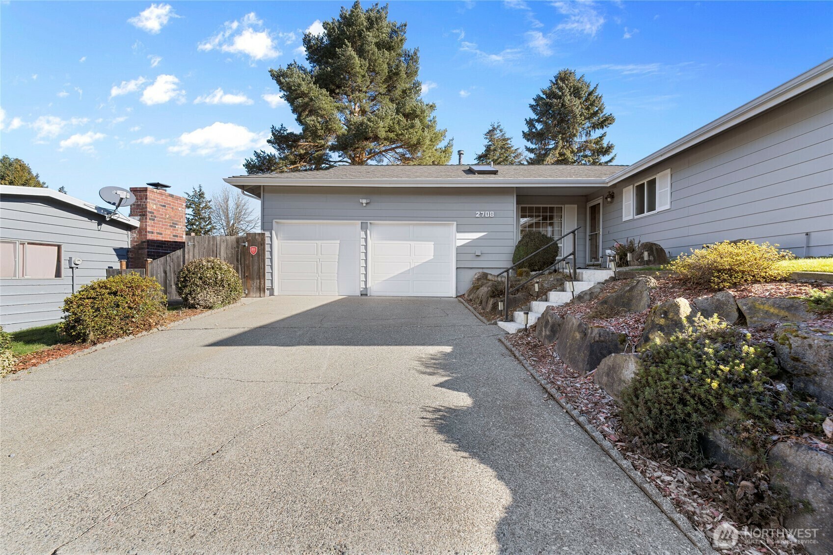 Property Photo:  2708  Morris Avenue S  WA 98055 