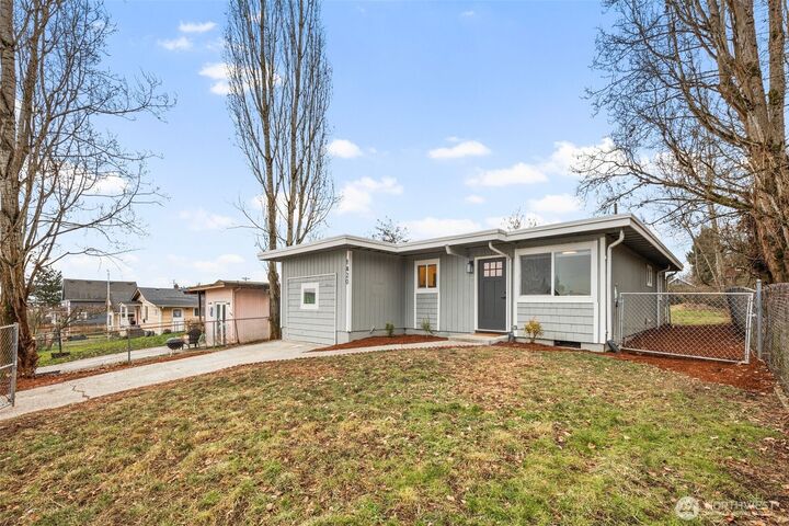 Property Photo:  1420 E 32nd Street  WA 98404 