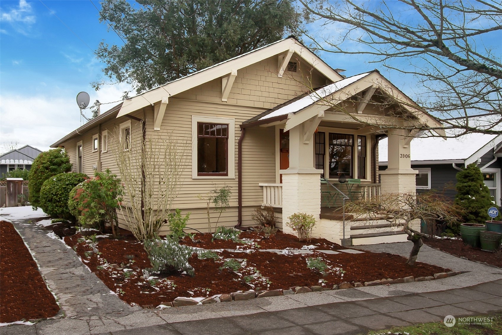 Property Photo:  3906  Burke Avenue N  WA 98103 