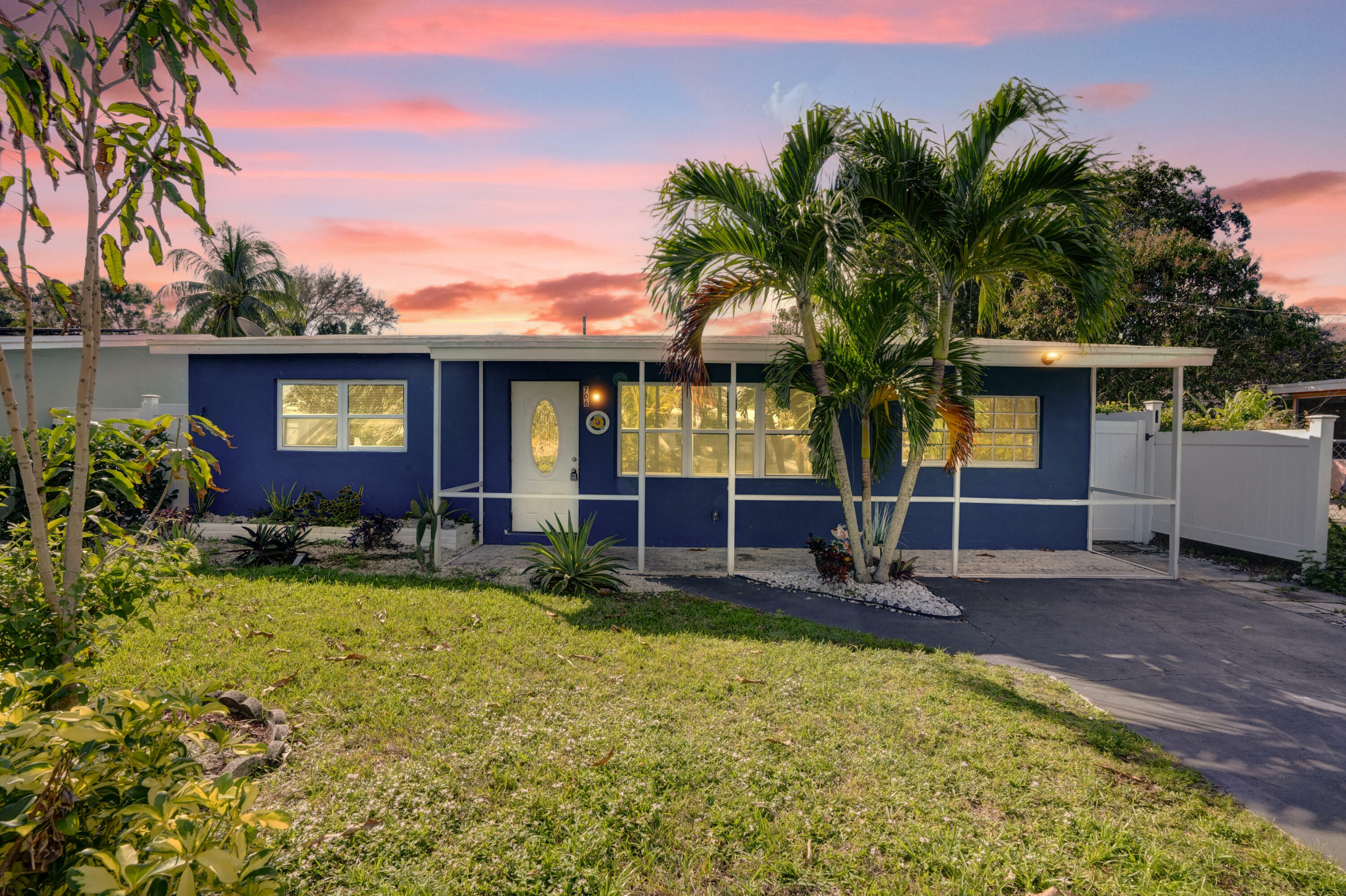 Property Photo: 706 W Bloxham Street FL 33462