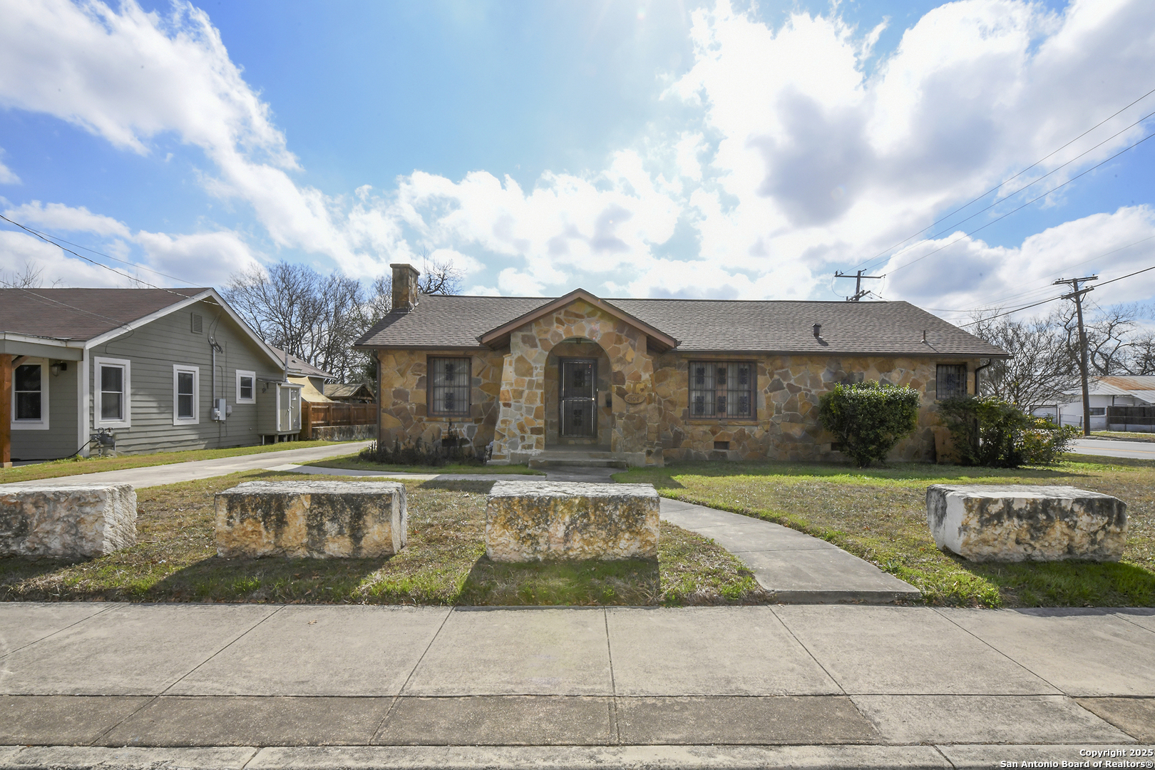 Property Photo:  2106 Steves Ave  TX 78210 