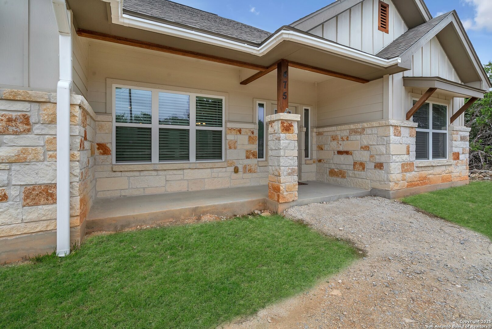 Property Photo:  475 Horseshoe Track  TX 78070 