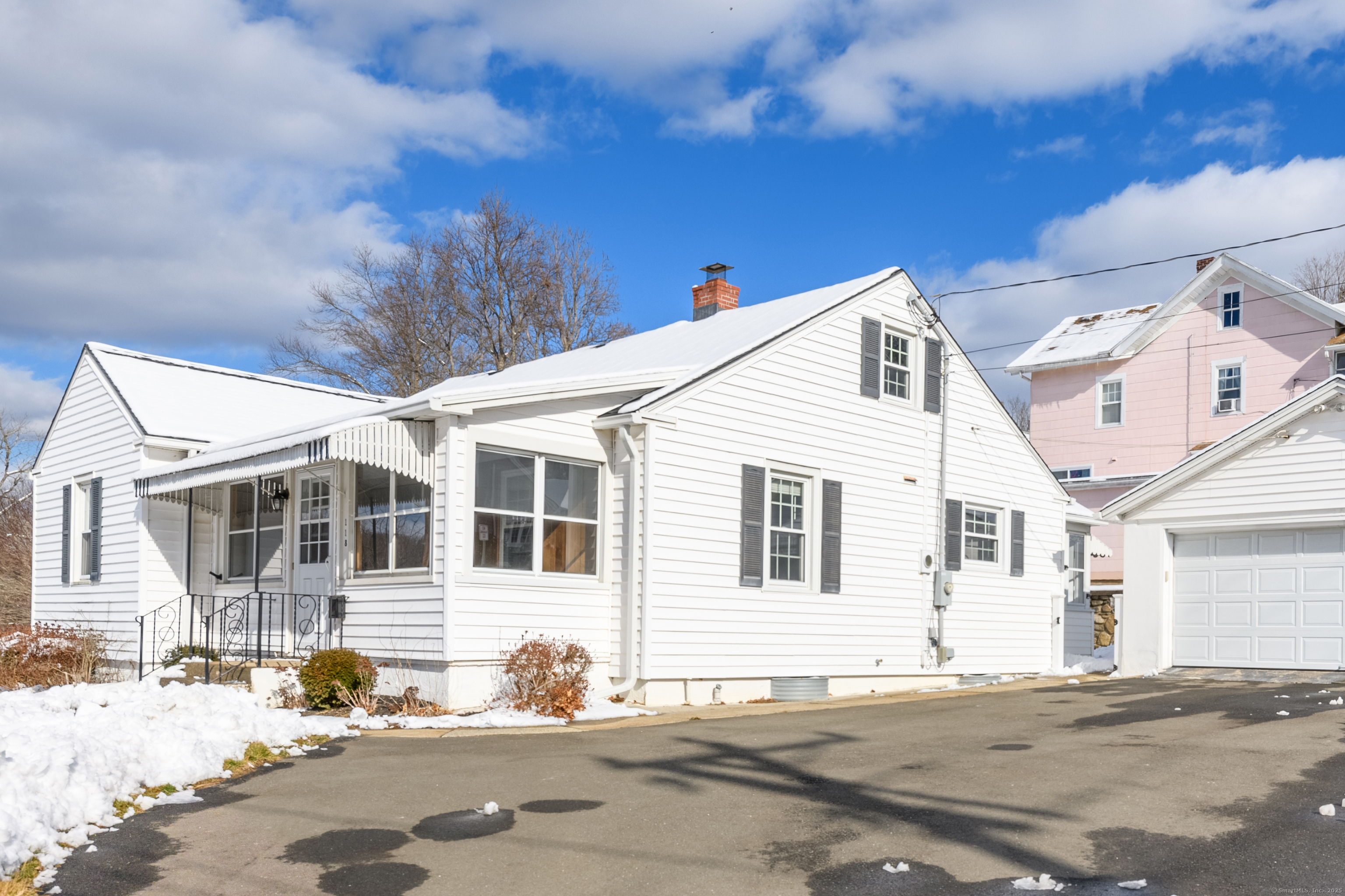 Property Photo:  118 Washington Avenue  CT 06483 