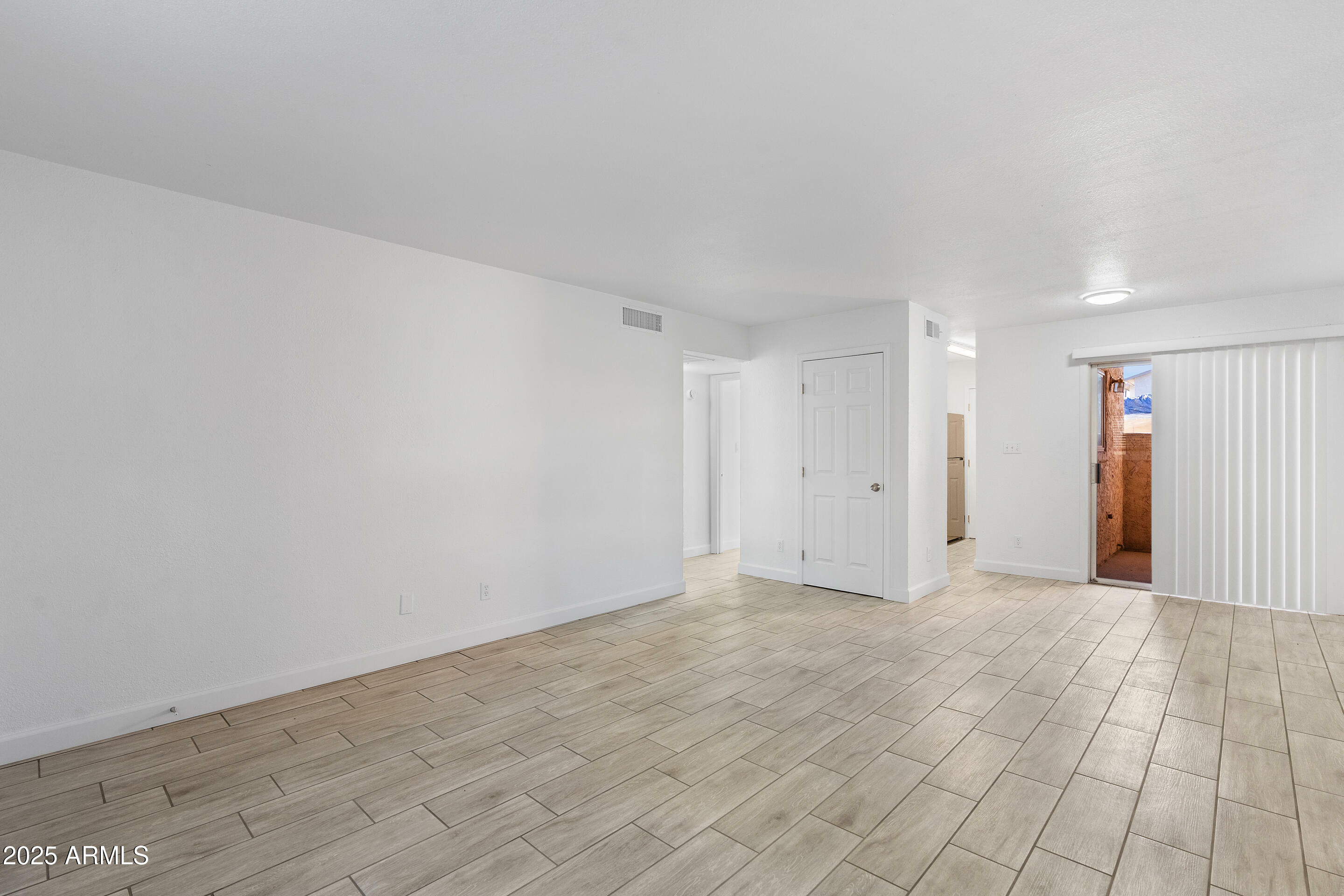 Property Photo:  2220 W Dora Street 129  AZ 85201 