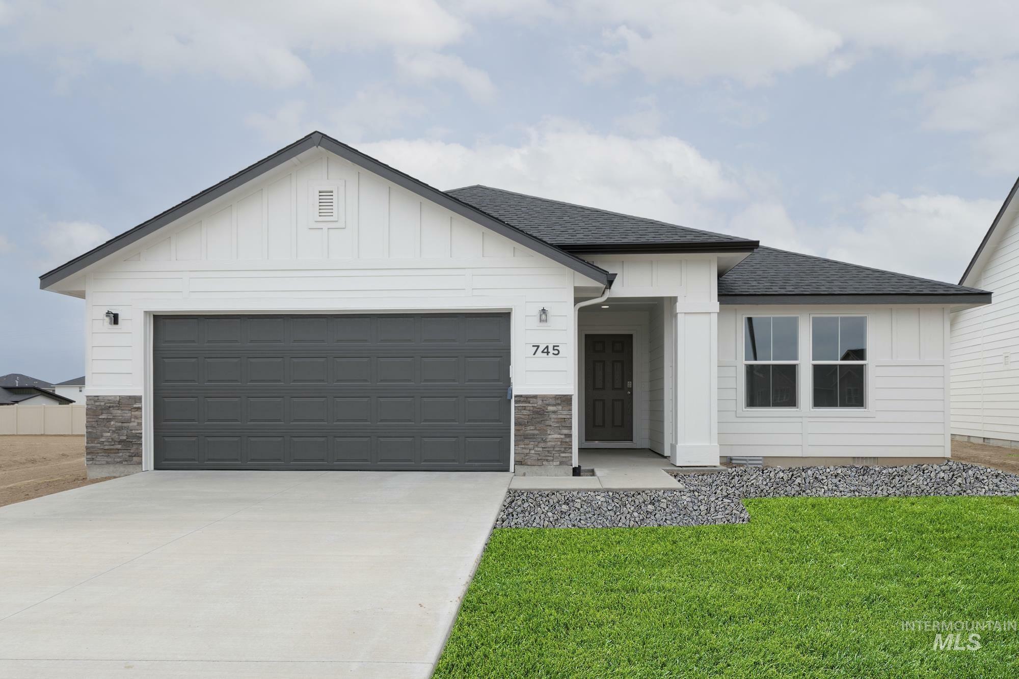 Property Photo: 745 SW Alpha St ID 83647